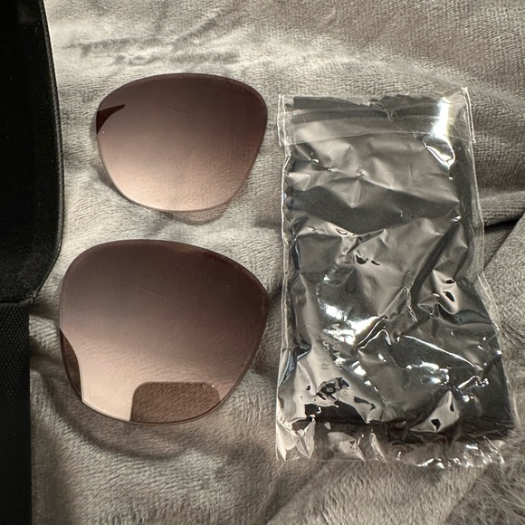 Prada sunglasses. Prescription but original lenses included. - Picture 12 of 15